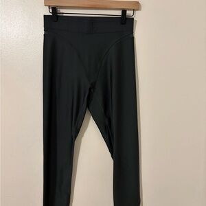 Alo Yoga dark green airlift rebel leggings